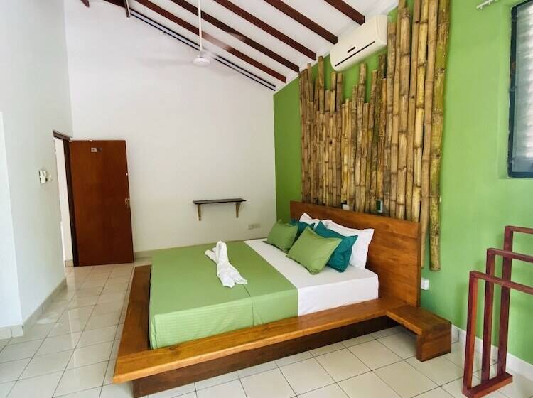 Отель Surf N Spice   Hiriketiya