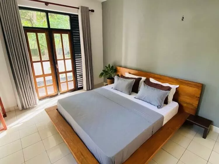 Hotelli Surf N Spice   Hiriketiya