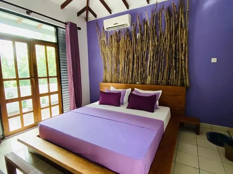 Hotelli Surf N Spice   Hiriketiya