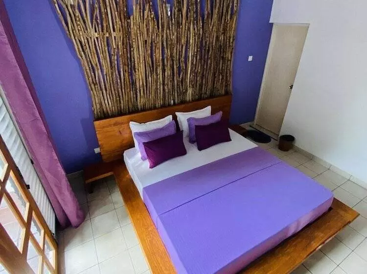 Hotelli Surf N Spice   Hiriketiya