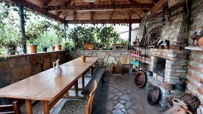 پانسیون Dadu S Gelati