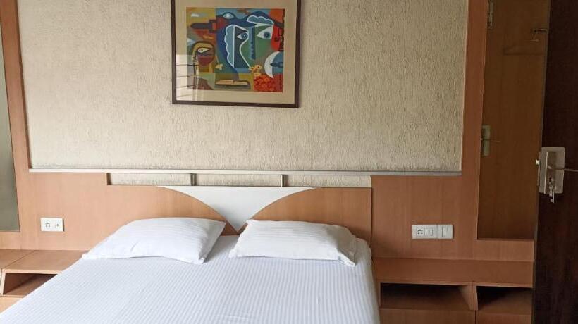 Hotel Ballygunj Guest House