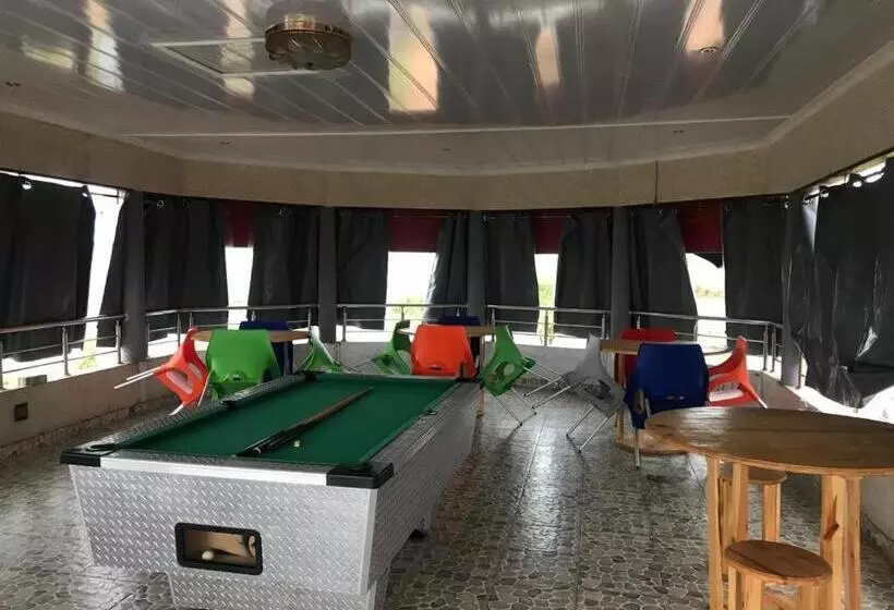 Kapselihotelli New Waves Accommodation & Liquor