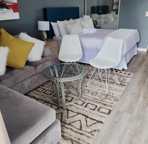 هتل Menylyn Maine Residences Trilogy 913