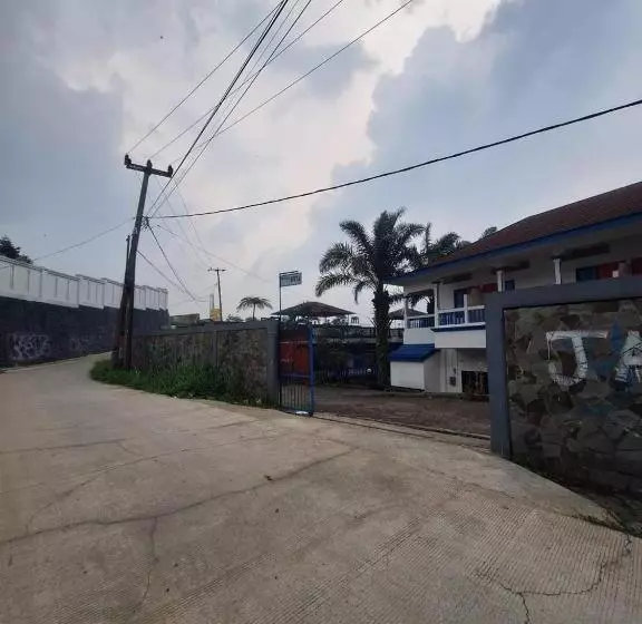 Hotelli Oyo 93280 Villa Efita