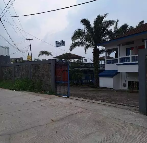 Hotelli Oyo 93280 Villa Efita