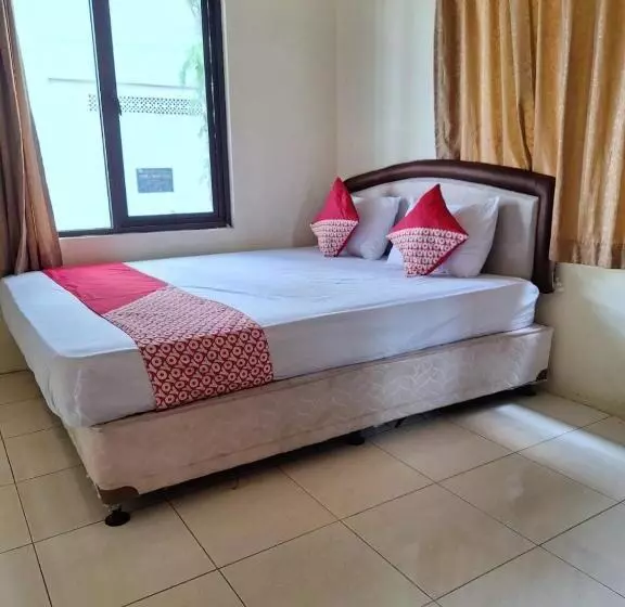 Hotelli Oyo 93280 Villa Efita