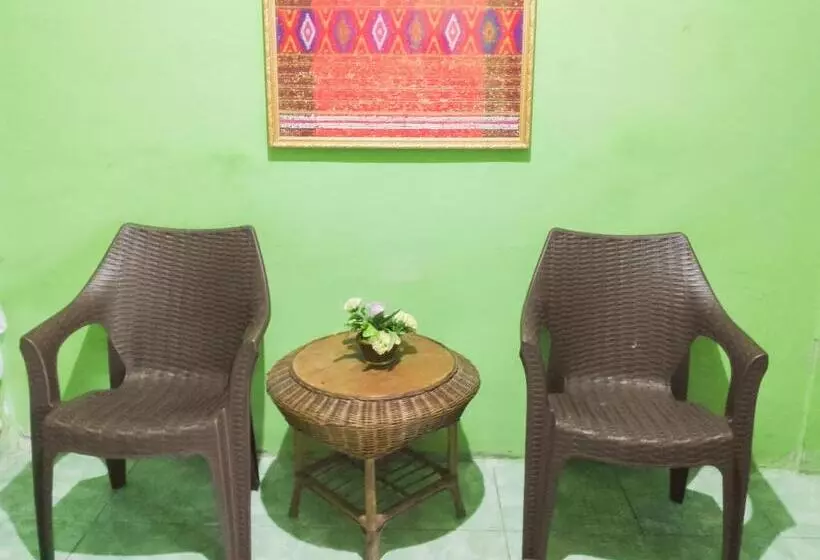 Hotelli Reddoorz Near Pelabuhan Ajibata Parapat