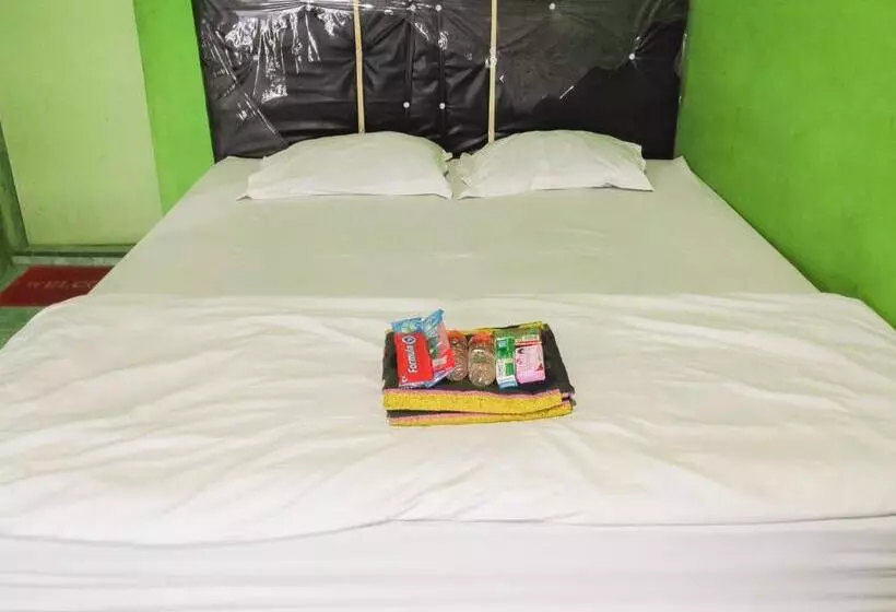 Hotelli Reddoorz Near Pelabuhan Ajibata Parapat