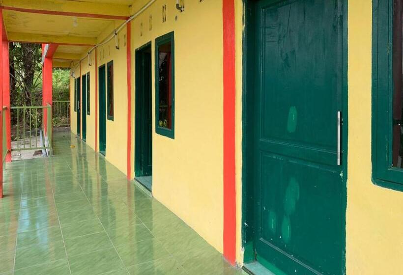 בית מלון כפרי Reddoorz Near Pelabuhan Ajibata Parapat