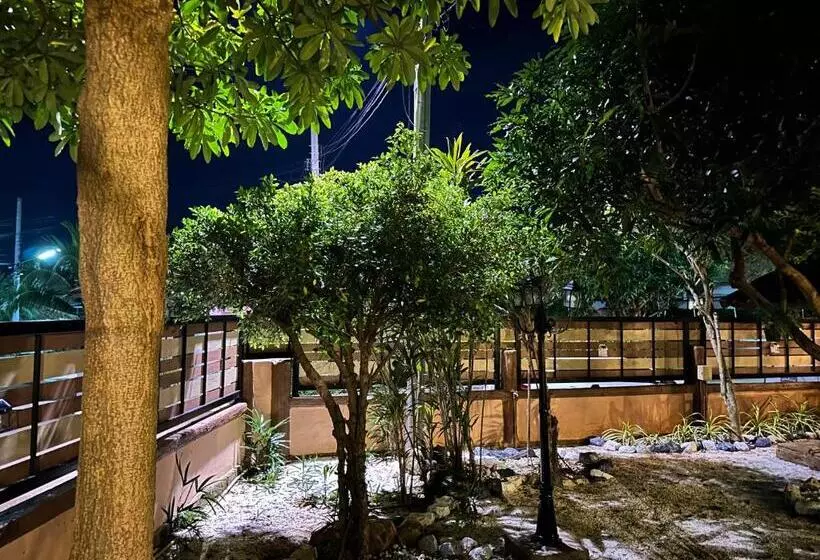 ペンション ดราก้อน พูลวิลล่า บ้านสวนพัทยา