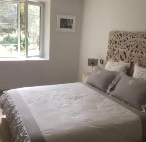 Aamiaismajoitus (B&B) Charmes De La Forêt