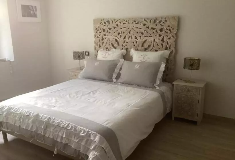 Aamiaismajoitus (B&B) Charmes De La Forêt