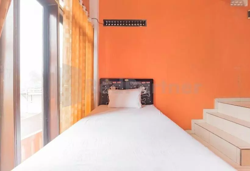 ホテル Pondok Hefi Ciwidey Mitra Reddoorz