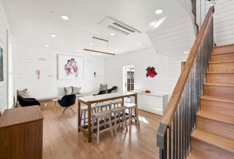 Hotelli Boutique Room Steps From Downtown Mall Rose Jean   Room 5