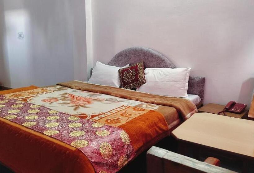 فندق Chaitanya Inn