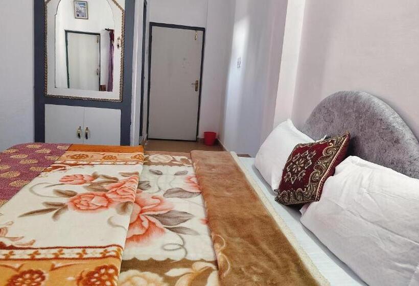 فندق Chaitanya Inn