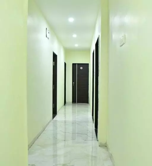 ホテル Kalika Residency