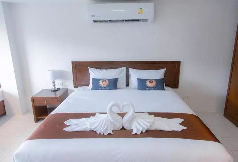 ホテル Roomquest Kalim Beach