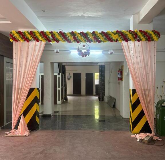 Отель Royal Grand Inn