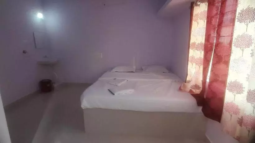 ホテル Sarathi Rooms