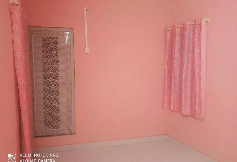 Majatalo A One Bhakt Nivas, Akkalkot