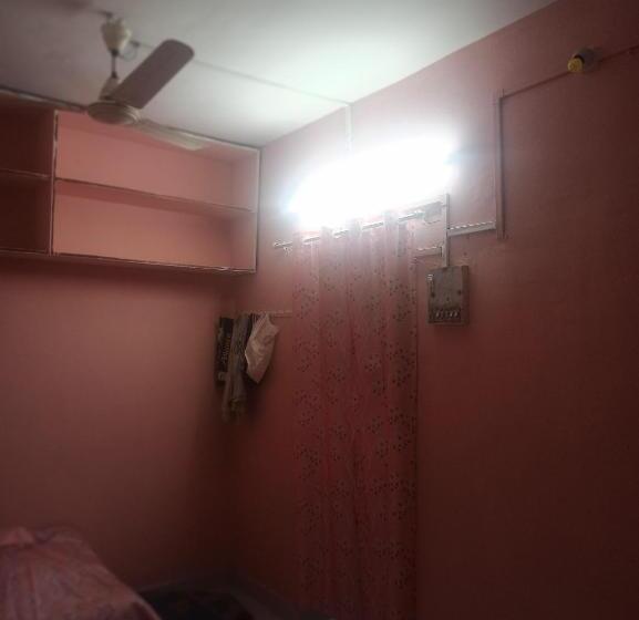 Majatalo A One Bhakt Nivas, Akkalkot