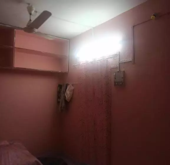 Majatalo A One Bhakt Nivas, Akkalkot