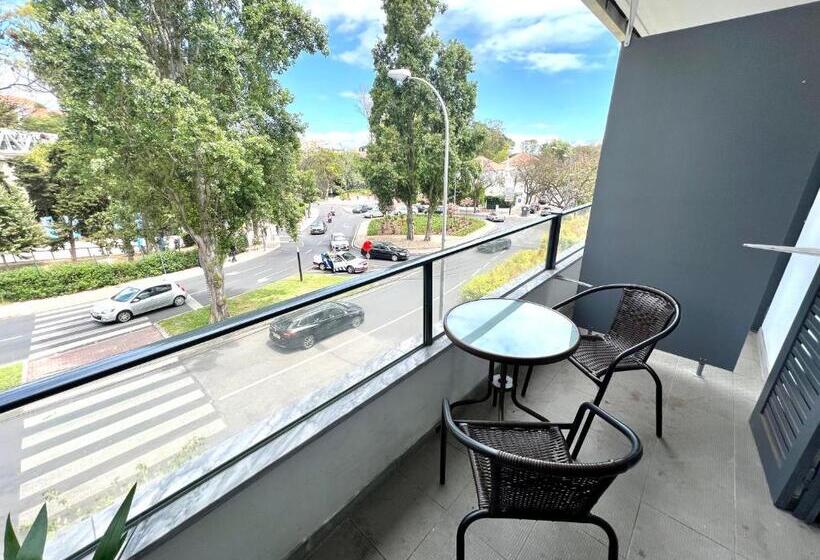 پانسیون Oeiras Beach Suites 8 With Private Bathroom And Terrace