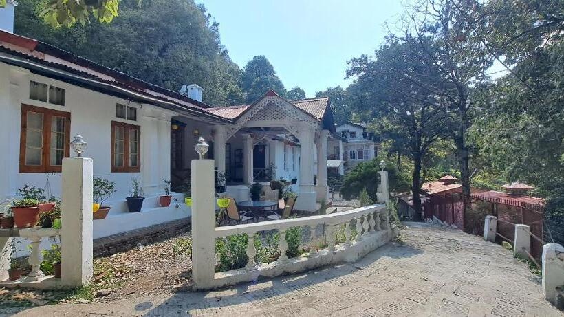 Aamiaismajoitus (B&B) The Emily Nainital