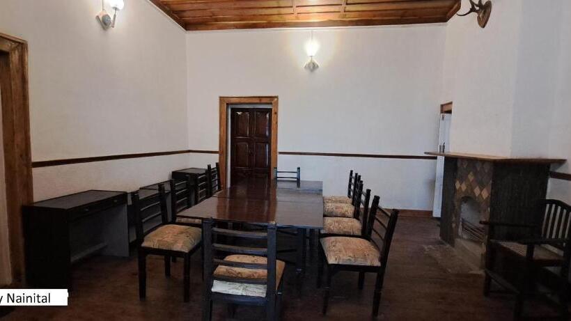 Aamiaismajoitus (B&B) The Emily Nainital