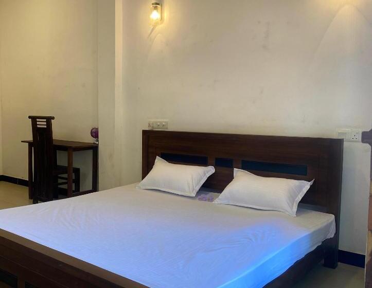 Pension (Hôtel basse catégorie) Emma Inn