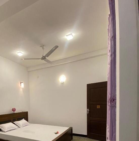 Pension (Hôtel basse catégorie) Emma Inn