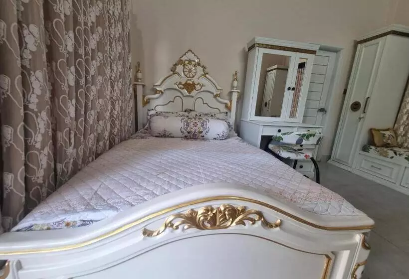 پانسیون The Cozy Nest