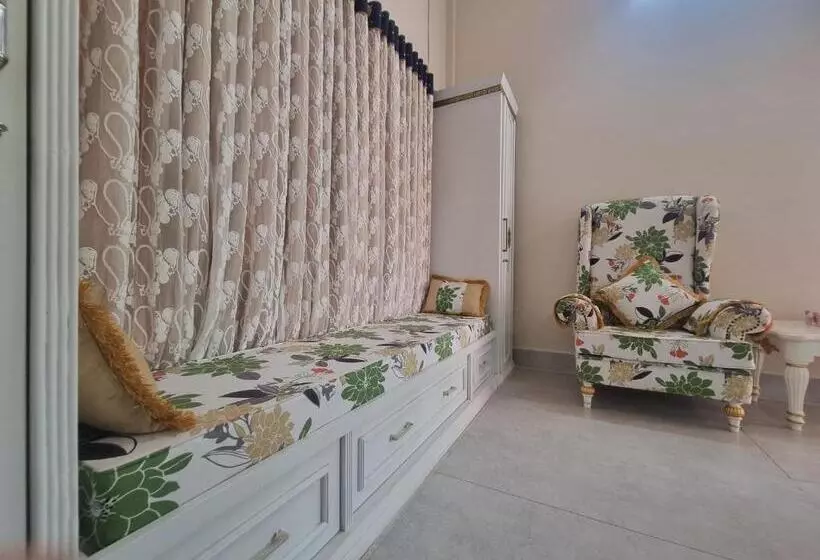 پانسیون The Cozy Nest