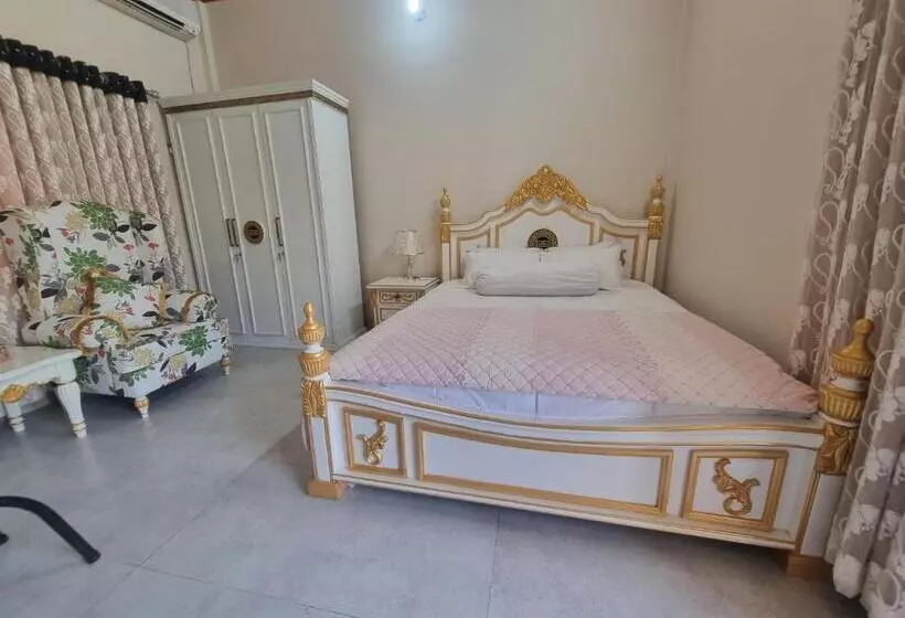 پانسیون The Cozy Nest