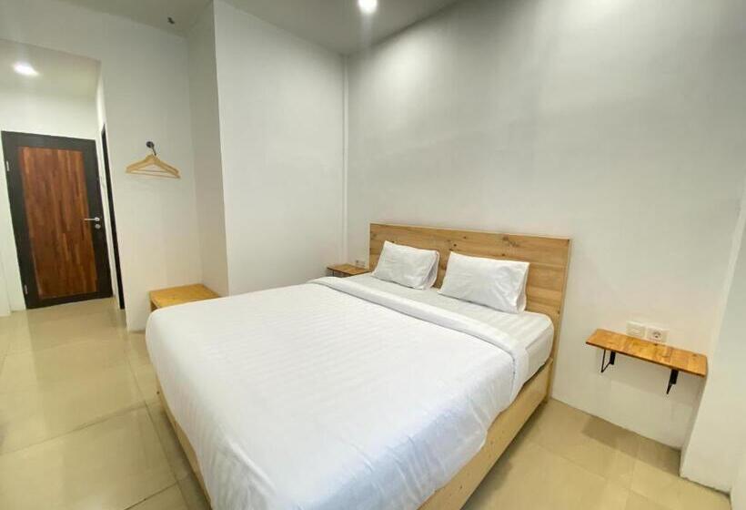Urbanview Hotel Medio Inn Palu By Reddoorz