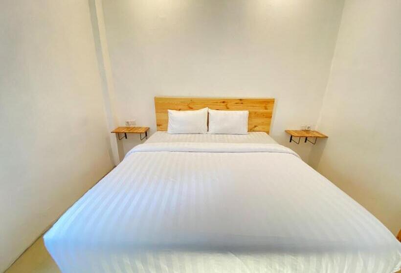 Urbanview Hotel Medio Inn Palu By Reddoorz