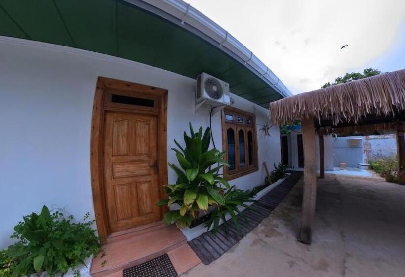 تختخواب و صبحانه Himandhoo Lodge