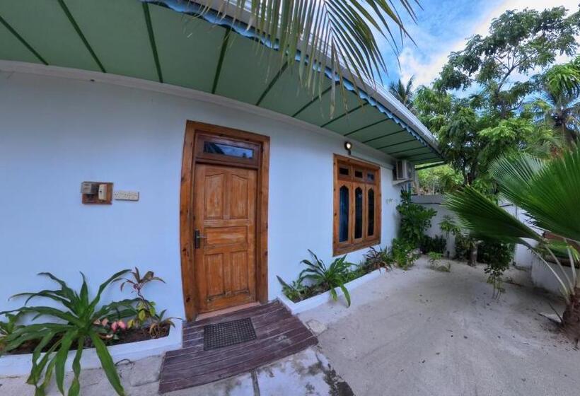تختخواب و صبحانه Himandhoo Lodge