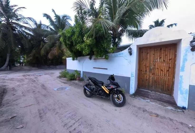 تختخواب و صبحانه Himandhoo Lodge