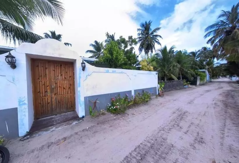 تختخواب و صبحانه Himandhoo Lodge