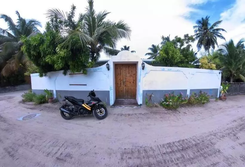 تختخواب و صبحانه Himandhoo Lodge