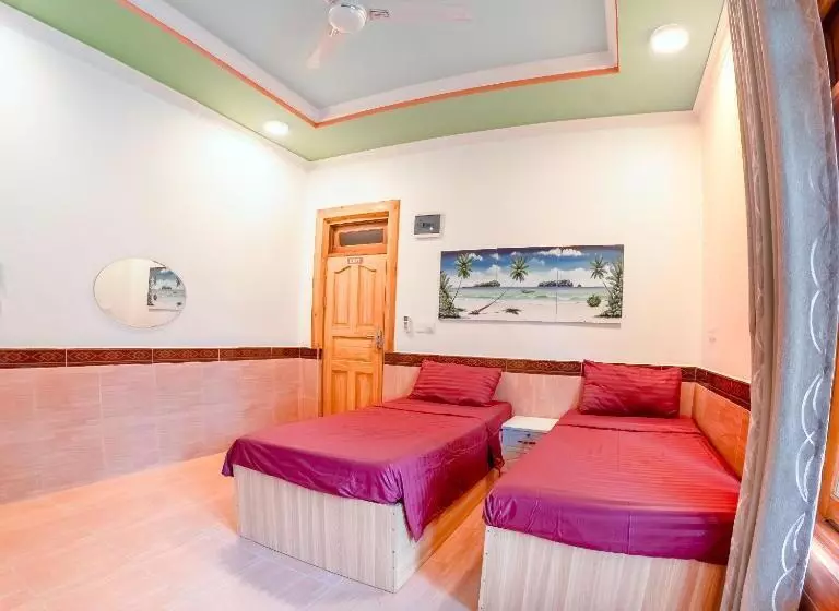 تختخواب و صبحانه Himandhoo Lodge