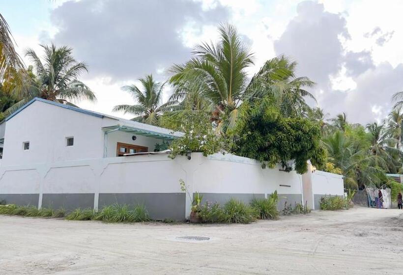 تختخواب و صبحانه Himandhoo Lodge