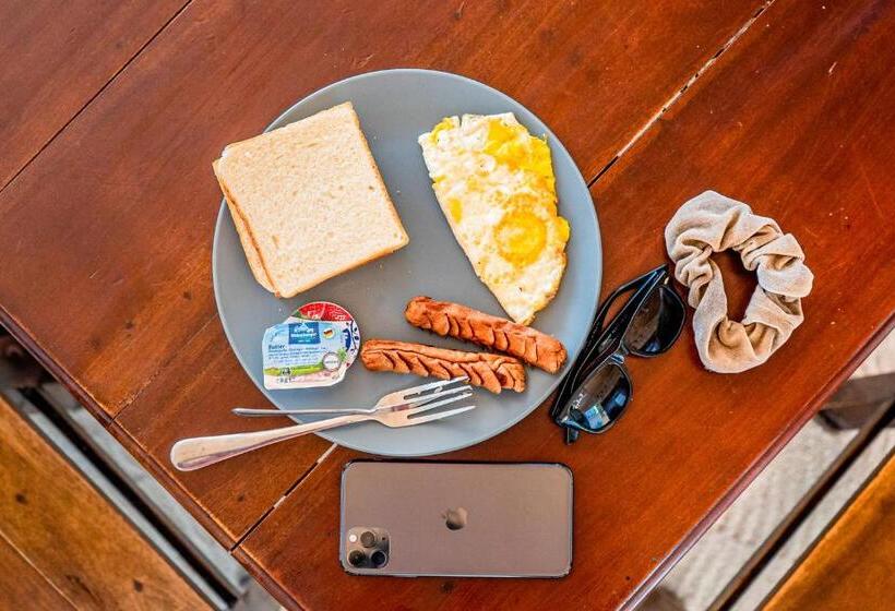 تختخواب و صبحانه Himandhoo Lodge