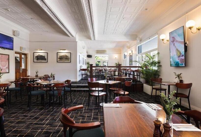 Отель Lambton Park