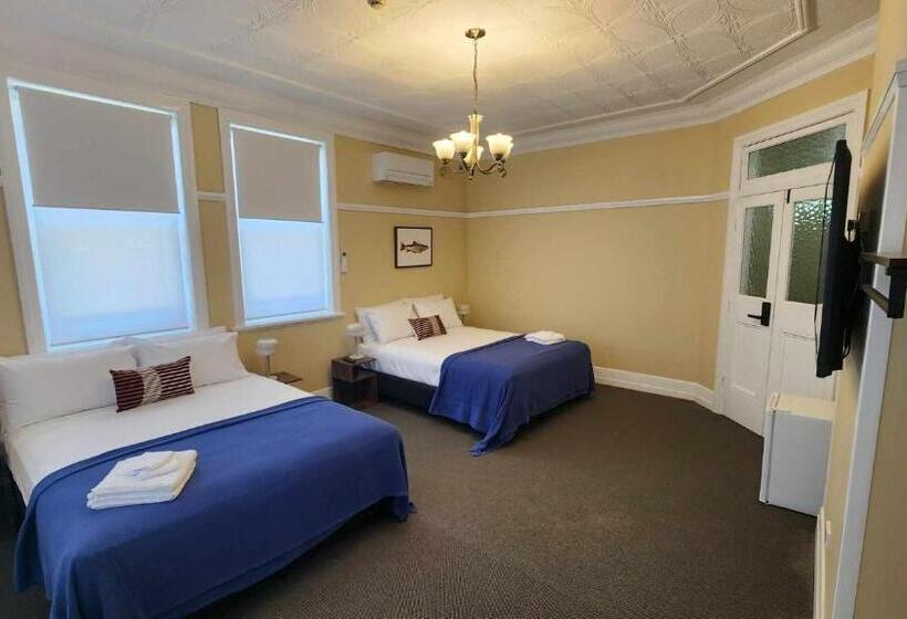 Отель Lambton Park