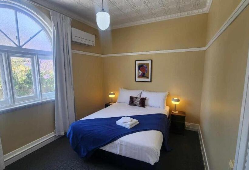 Отель Lambton Park