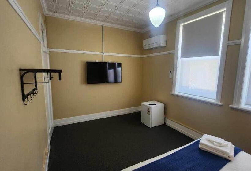 Отель Lambton Park